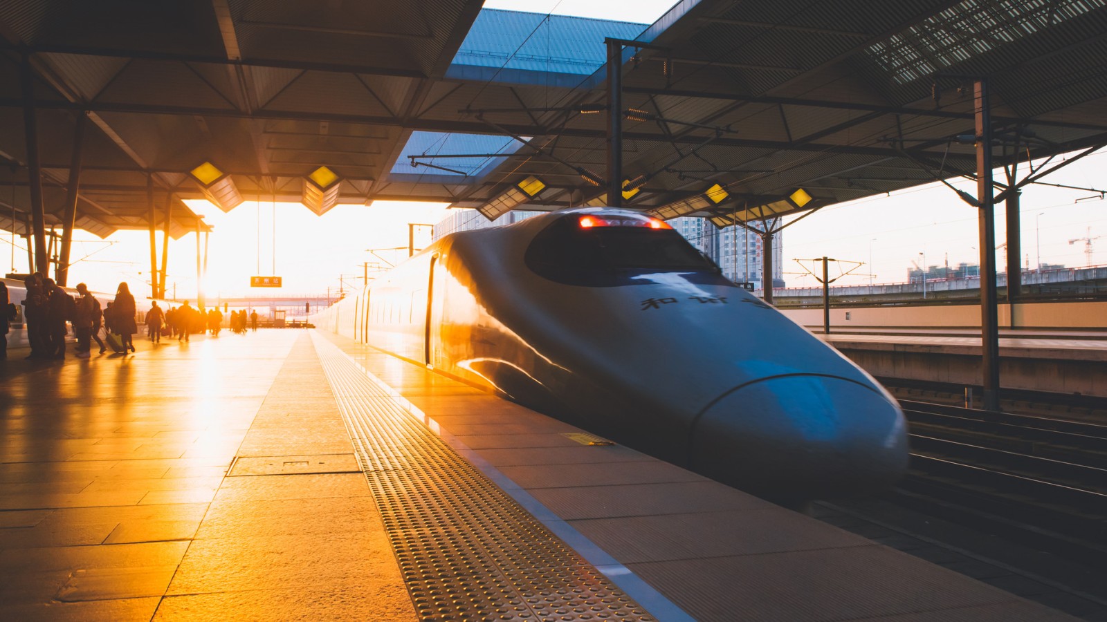 数据热|2018年中国高铁客运量占比将超50%，且票价最低